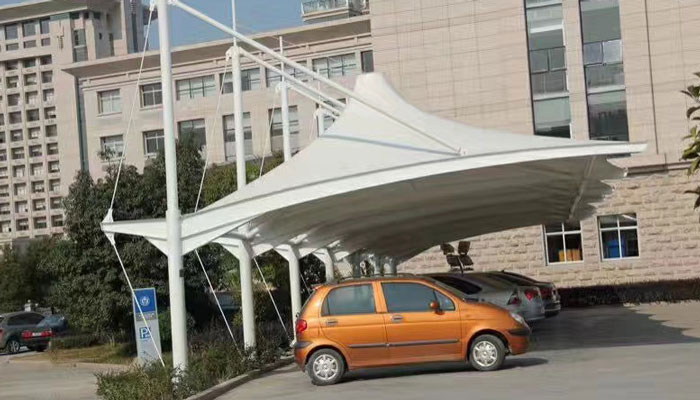 不同角度的膜結(jié)構(gòu)車棚對膜材選擇的影響與考量